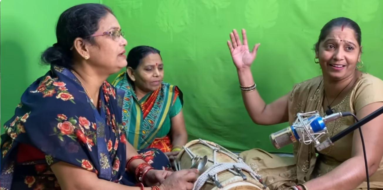 Shyam teri bansi baje dheere dheere lyris